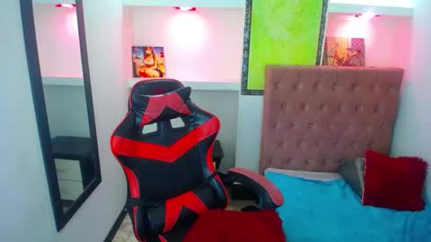 Snapshot of anniee_x chatting on September 17, 2025, 2:08 pm Anniee online show from September 17, 2025, 2:08 pm