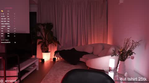 Snapshot of anniehillofficial_ chatting on January 21, 2025, 7:17 pm anniehillofficial_ online show from January 21, 2025, 7:17 pm