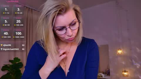 Snapshot of annielight chatting on April 23, 2026, 7:09 am Annie online show from April 23, 2026, 7:09 am