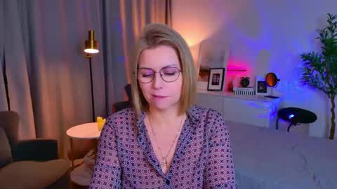 Snapshot of annielight chatting on April 25, 2026, 8:39 am Annie online show from April 25, 2026, 8:39 am