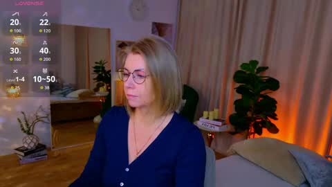 Snapshot of annielight chatting on May 16, 2026, 8:44 am Annie online show from May 16, 2026, 8:44 am