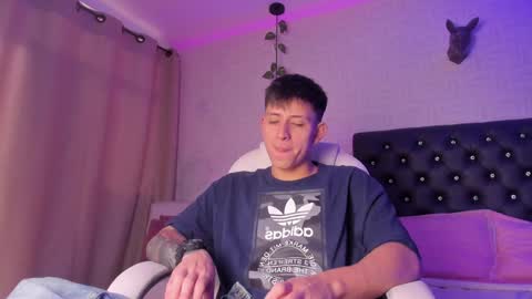 Annie  Alex online show from December 13, 2024, 1:33 pm