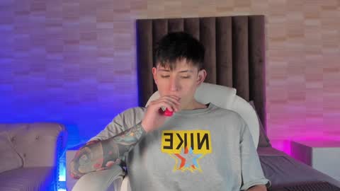 Annie  Alex online show from January 3, 2025, 1:25 pm