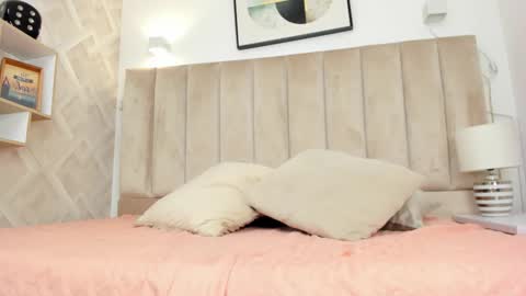 Annie Queen online show from February 4, 2026, 4:29 am