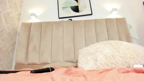 Annie Queen online show from February 15, 2026, 8:24 am