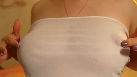 Snapshot of anny_dee chatting on October 7, 2025, 4:20 am Anny online show from October 7, 2025, 4:20 am