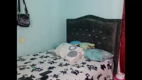 anny_lucia21 online show from April 21, 2026, 7:06 pm