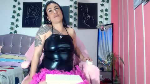 Snapshot of annyevans_ chatting on February 5, 2025, 10:55 pm online show from February 5, 2025, 10:55 pm