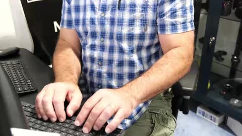 D online show from October 6, 2025, 12:35 pm