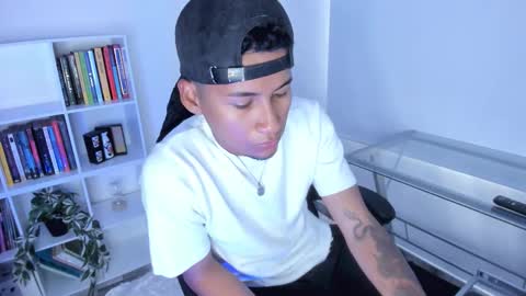 Snapshot of anozly chatting on March 14, 2026, 3:39 pm anozly online show from March 14, 2026, 3:39 pm