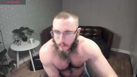 Ant online show from December 1, 2025, 4:23 pm