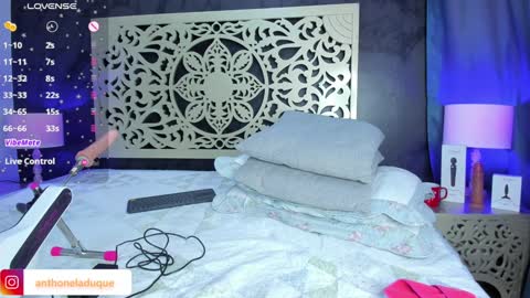 anthonelaDuque online show from January 22, 2025, 2:46 pm