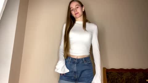 Snapshot of antionettepulgarin chatting on February 11, 2026, 3:28 pm Viktoria online show from February 11, 2026, 3:28 pm