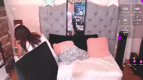 antolyh_c online show from December 2, 2025, 12:32 pm