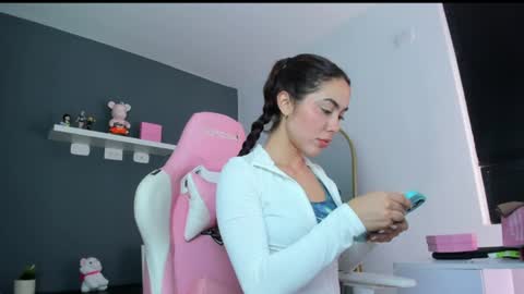 Antonella online show from June 19, 2026, 12:37 am