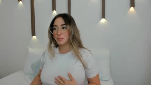 A N T O N E L L A  online show from January 25, 2025, 3:09 pm