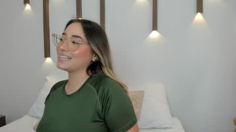 A N T O N E L L A  online show from January 31, 2025, 3:11 pm