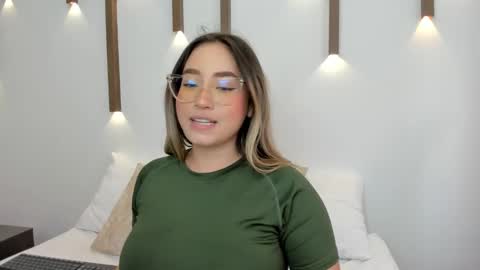 A N T O N E L L A  online show from January 31, 2025, 6:14 pm