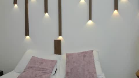 A N T O N E L L A  online show from February 10, 2025, 3:32 pm