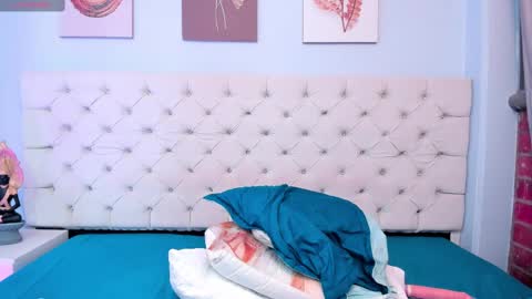 Antonella online show from March 8, 2025, 10:54 am