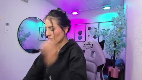 Antonella.  online show from April 30, 2026, 1:06 pm