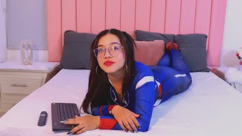 Antonella online show from April 7, 2026, 12:00 am