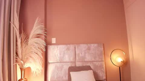 AntonellaHall  online show from March 4, 2026, 7:20 pm