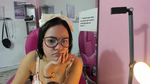 Snapshot of antonellakling_ chatting on January 18, 2026, 12:31 pm ANTONELLA online show from January 18, 2026, 12:31 pm