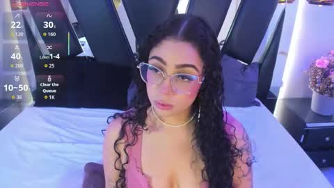 A N T O N E L L E  online show from November 19, 2025, 11:43 am