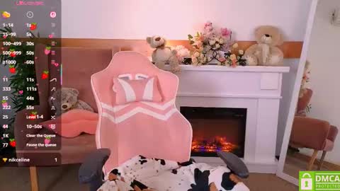 antonia_ferrero online show from November 12, 2025, 7:09 am