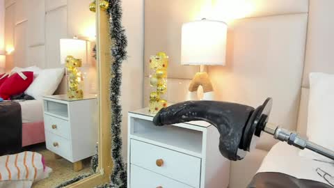 Antonia online show from January 6, 2025, 7:45 pm