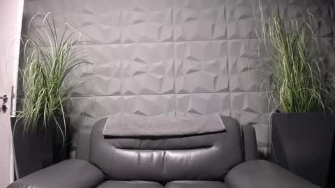 HI My name is Antonio online show from February 5, 2025, 8:04 pm