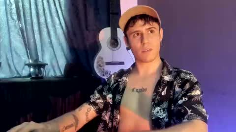 antonnello_ online show from November 23, 2025, 9:47 pm