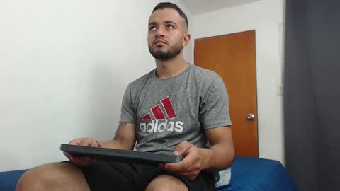 Snapshot of antony_smithh chatting on February 5, 2025, 2:40 am antony_smithh online show from February 5, 2025, 2:40 am