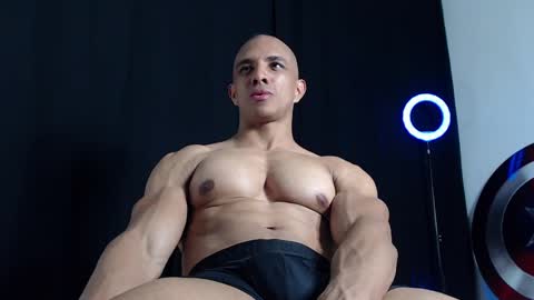 Instagram miguelangel1802  online show from February 25, 2025, 4:53 pm