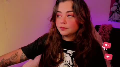   Independent model  online show from December 3, 2024, 1:41 am