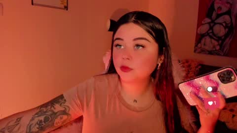   Independent model  online show from December 6, 2024, 11:14 pm