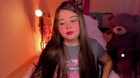   Independent model  online show from February 7, 2025, 8:42 pm