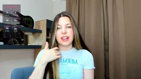 Snapshot of anya_seven chatting on December 3, 2025, 3:43 pm Anya online show from December 3, 2025, 3:43 pm