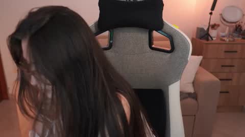 anya online show from February 9, 2026, 7:51 pm