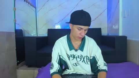 Snapshot of anyelo_sexyhot chatting on September 21, 2025, 12:18 pm anyelo_sexyhot online show from September 21, 2025, 12:18 pm