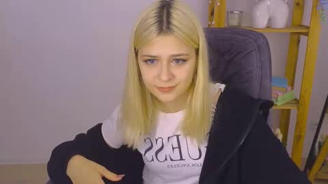 ApheliaStar online show from October 25, 2025, 11:07 am