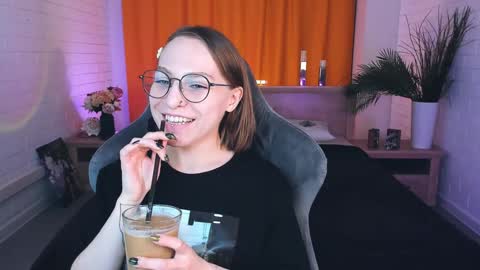 Snapshot of aphexqueen chatting on January 14, 2025, 9:24 am APHEX QUEEN online show from January 14, 2025, 9:24 am