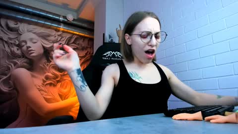 Snapshot of aphexqueen chatting on February 3, 2025, 7:10 pm APHEX QUEEN online show from February 3, 2025, 7:10 pm