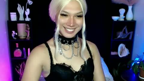 Snapshot of aphr0dite_x chatting on February 24, 2025, 11:32 am Roman Goddess online show from February 24, 2025, 11:32 am
