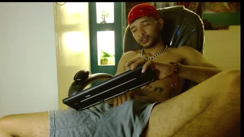 Snapshot of apolo_98 chatting on December 15, 2024, 1:22 pm APOLO online show from December 15, 2024, 1:22 pm