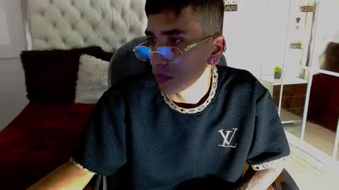 Snapshot of apolo_98 chatting on February 9, 2025, 5:33 pm APOLO online show from February 9, 2025, 5:33 pm