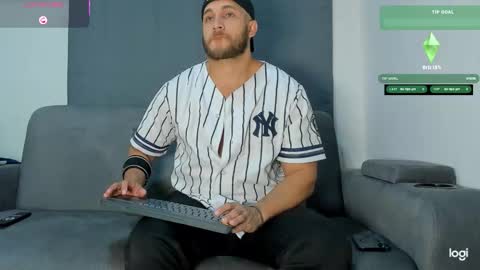 apolo_strange online show from October 31, 2025, 5:08 am