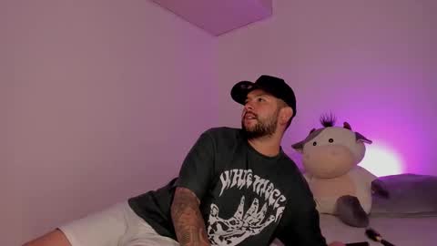 Lola  Apolo online show from September 17, 2025, 4:03 am