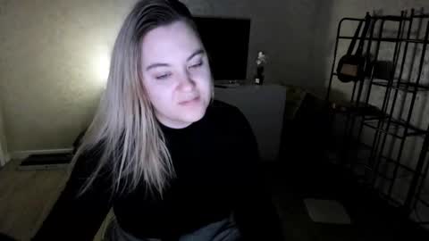 appleyummybuns online show from November 3, 2025, 11:15 pm